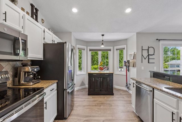9056 Glacier Road, Woodbury, MN 55125