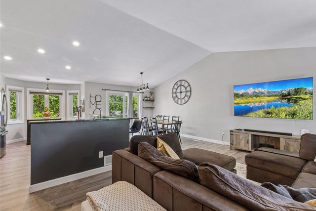 9056 Glacier Road, Woodbury, MN 55125