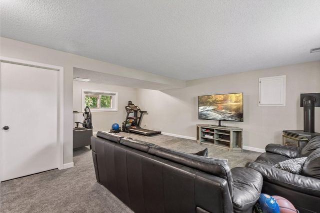 9056 Glacier Road, Woodbury, MN 55125