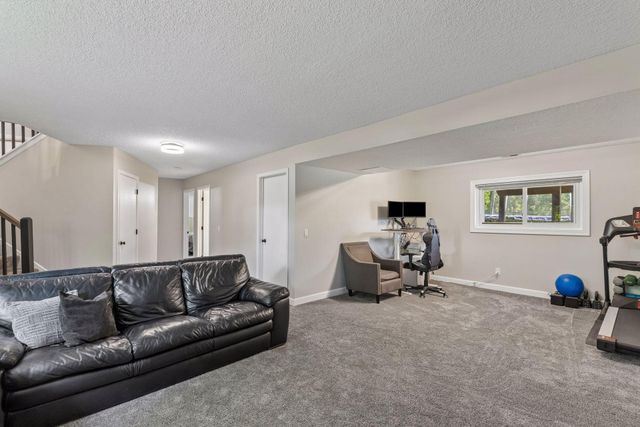 9056 Glacier Road, Woodbury, MN 55125