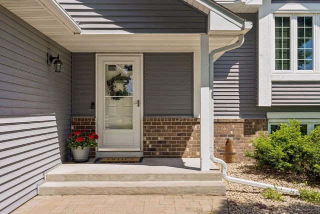 9056 Glacier Road, Woodbury, MN 55125