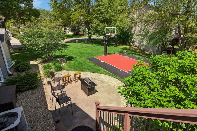 9056 Glacier Road, Woodbury, MN 55125