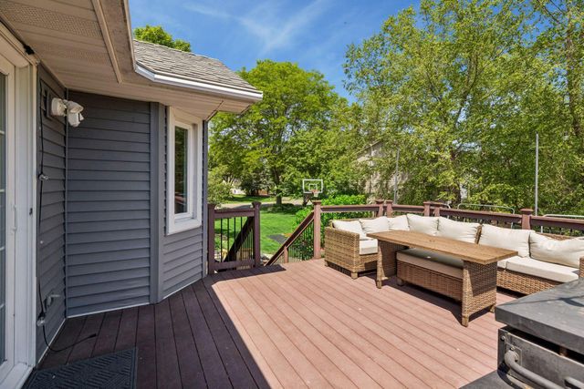 9056 Glacier Road, Woodbury, MN 55125