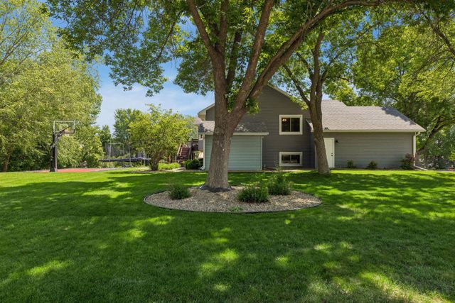9056 Glacier Road, Woodbury, MN 55125