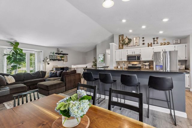 9056 Glacier Road, Woodbury, MN 55125