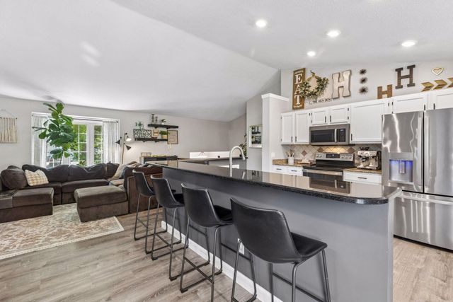 9056 Glacier Road, Woodbury, MN 55125