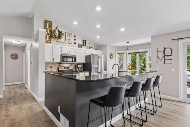 9056 Glacier Road, Woodbury, MN 55125