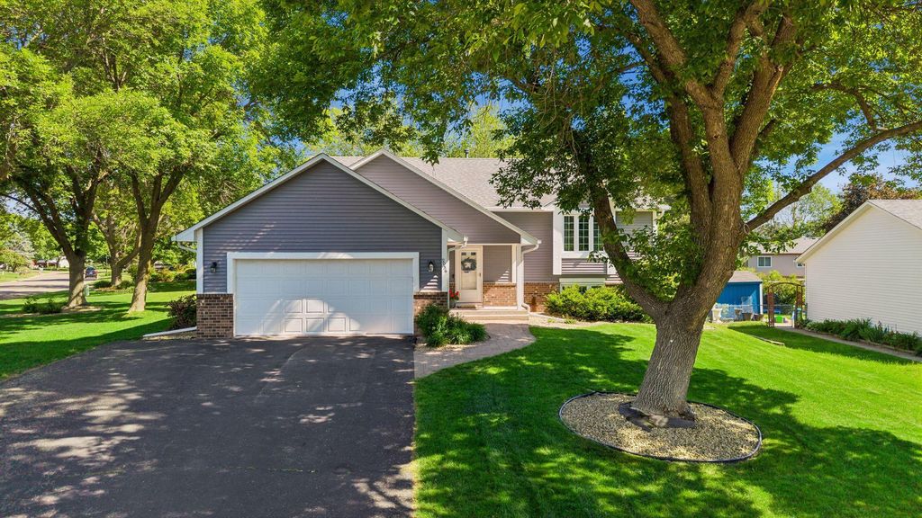 9056 Glacier Road, Woodbury, MN 55125