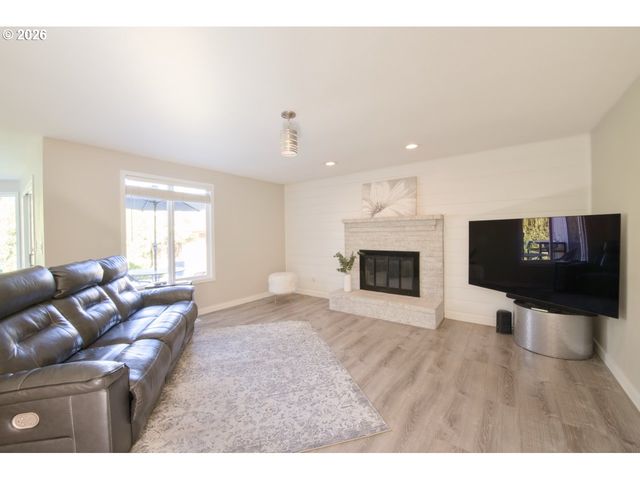 16782 Sw HARGIS Rd, Beaverton, OR 97007