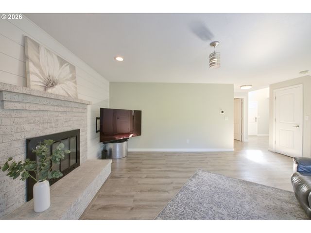 16782 Sw HARGIS Rd, Beaverton, OR 97007