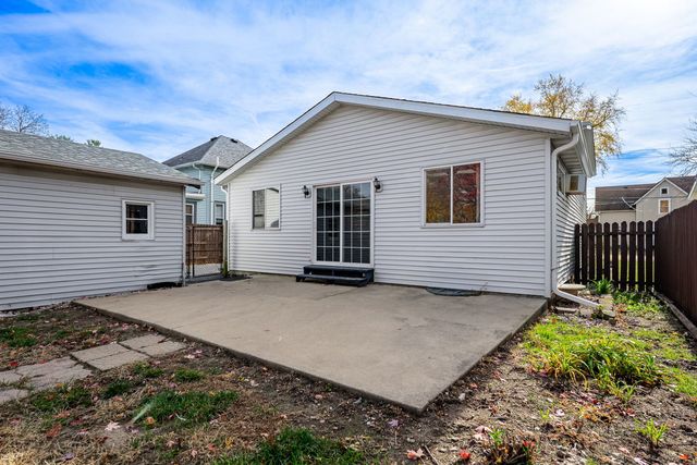 729 W Perry Street, Belvidere, IL 61008