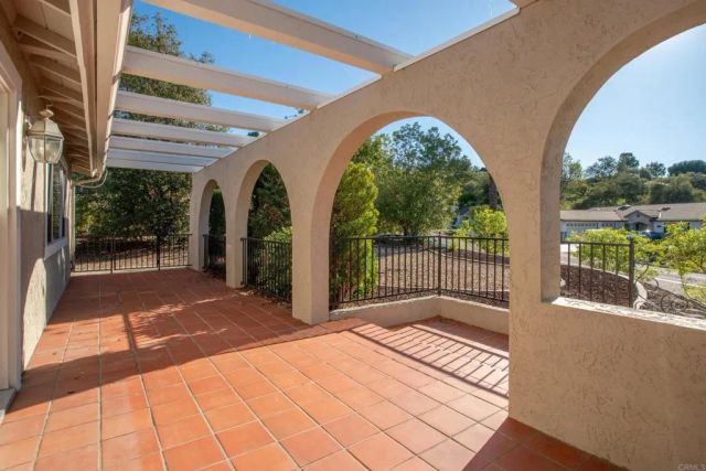 11000 Meadow Glen Way East, Escondido, CA 92026