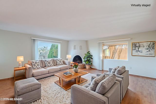 939 S Las Lomas Circle, Green Valley, AZ 85614