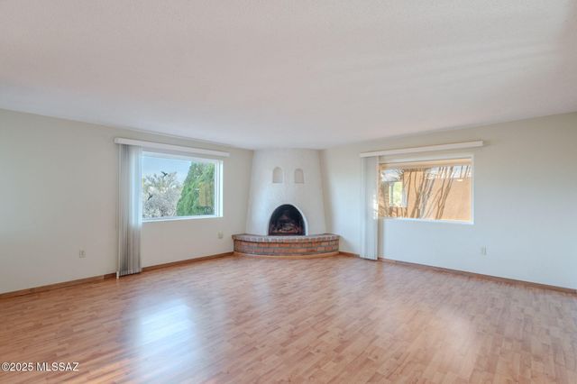 939 S Las Lomas Circle, Green Valley, AZ 85614