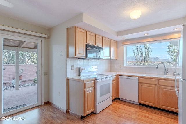 939 S Las Lomas Circle, Green Valley, AZ 85614