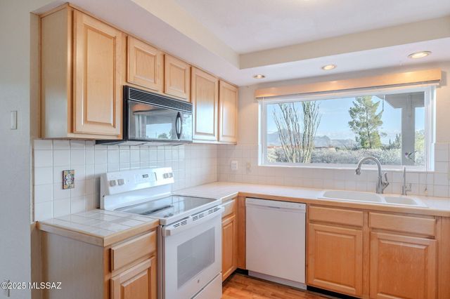 939 S Las Lomas Circle, Green Valley, AZ 85614