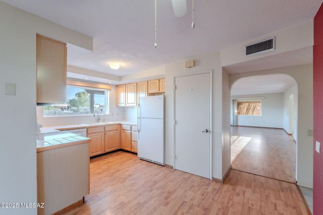 939 S Las Lomas Circle, Green Valley, AZ 85614