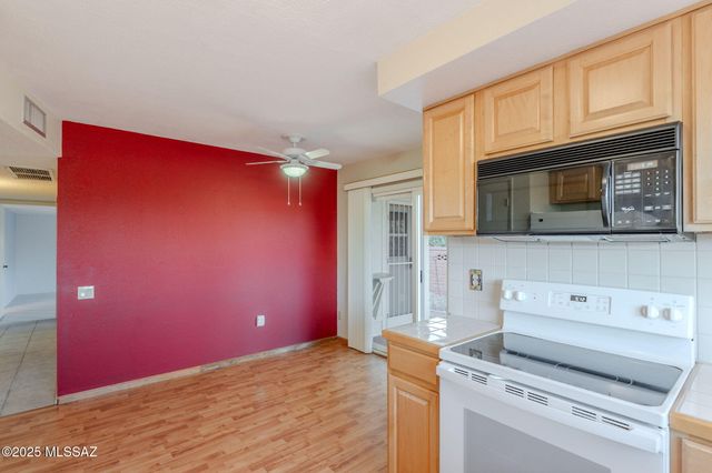 939 S Las Lomas Circle, Green Valley, AZ 85614