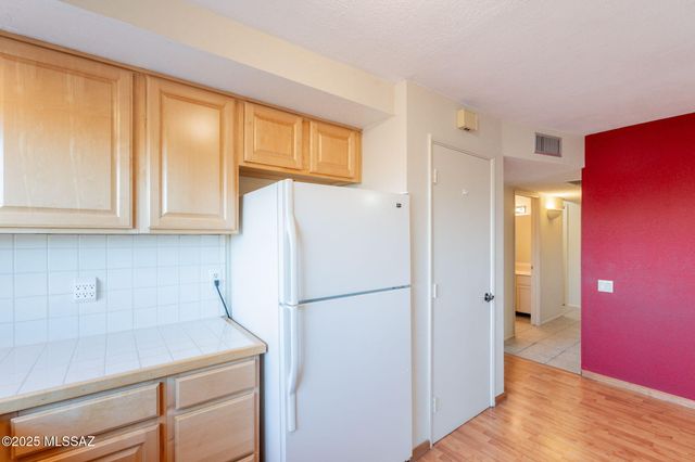 939 S Las Lomas Circle, Green Valley, AZ 85614