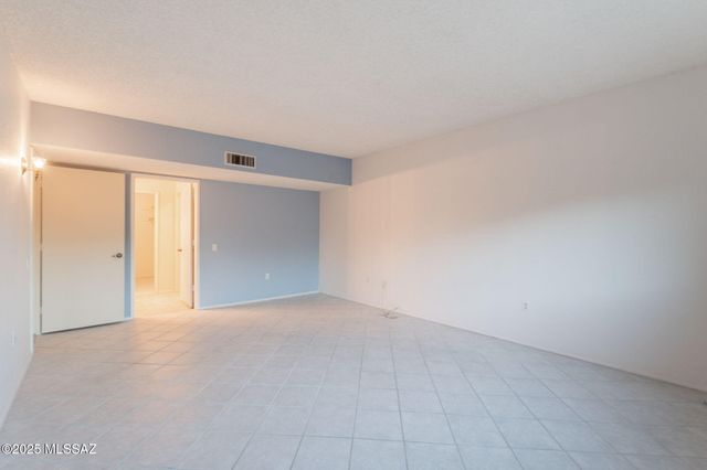 939 S Las Lomas Circle, Green Valley, AZ 85614