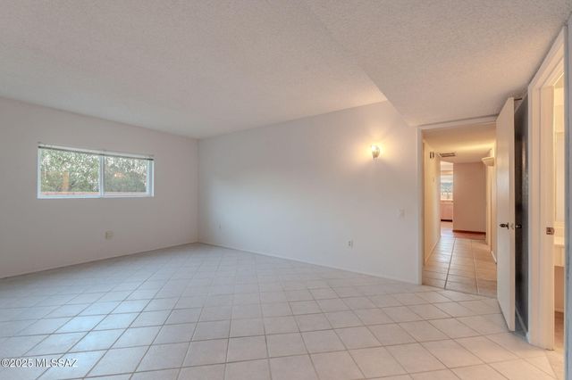 939 S Las Lomas Circle, Green Valley, AZ 85614