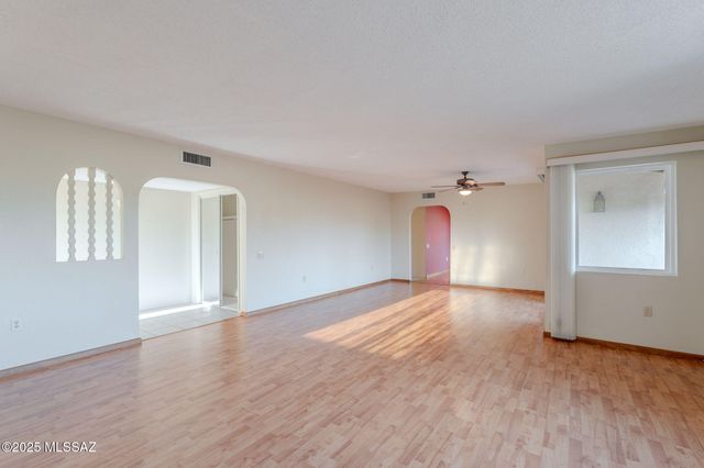 939 S Las Lomas Circle, Green Valley, AZ 85614