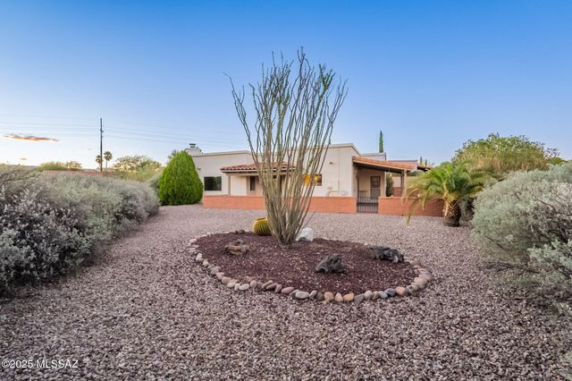 939 S Las Lomas Circle, Green Valley, AZ 85614