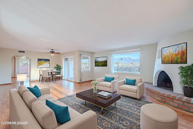 939 S Las Lomas Circle, Green Valley, AZ 85614