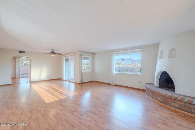 939 S Las Lomas Circle, Green Valley, AZ 85614