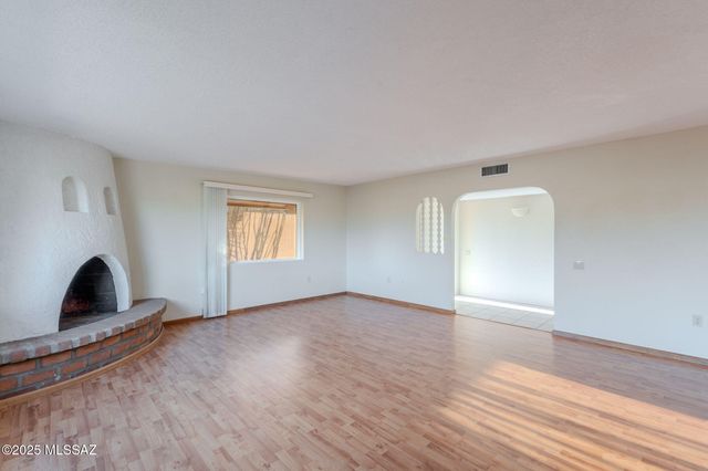 939 S Las Lomas Circle, Green Valley, AZ 85614