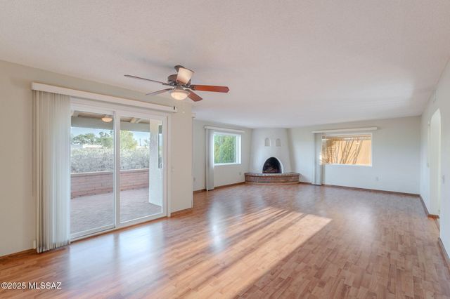 939 S Las Lomas Circle, Green Valley, AZ 85614