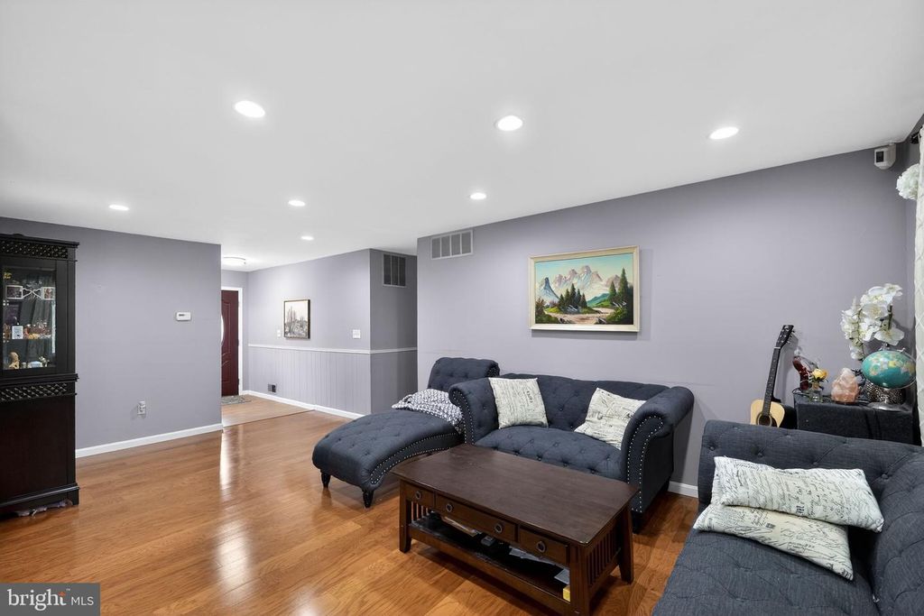 Image 15 of property listing at 8113 PHIRNE RD E, Glen Burnie, MD 21061