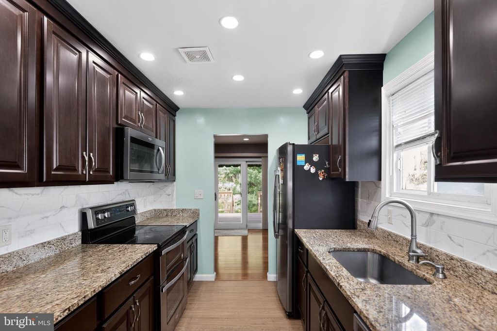 Image 2 of property listing at 8113 PHIRNE RD E, Glen Burnie, MD 21061