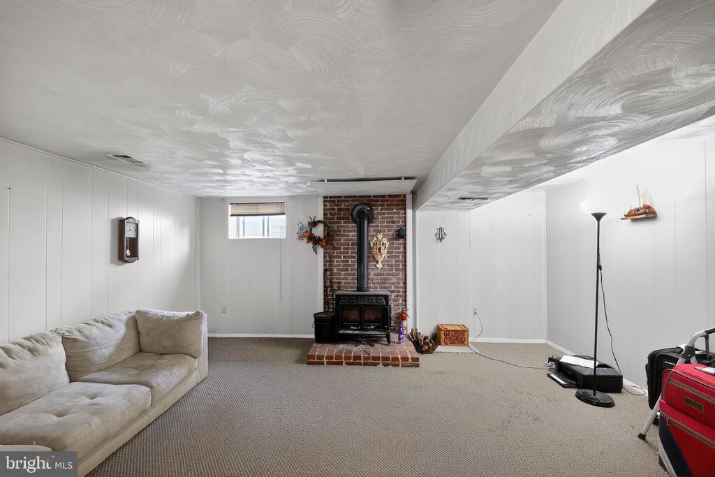 Image 25 of property listing at 8113 PHIRNE RD E, Glen Burnie, MD 21061