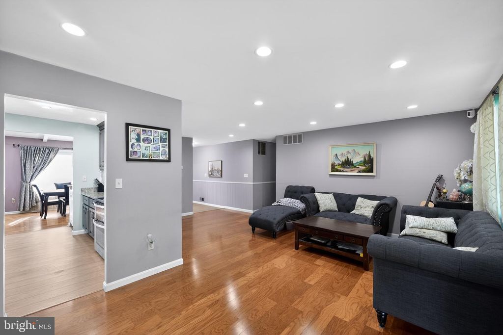 Image 7 of property listing at 8113 PHIRNE RD E, Glen Burnie, MD 21061