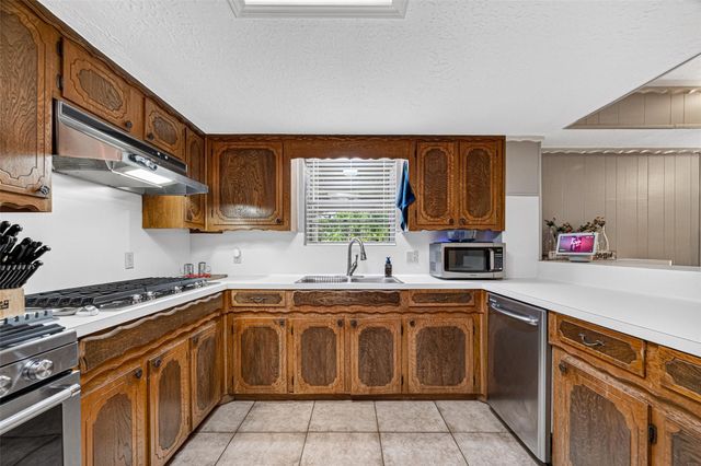 4004 Longherridge Drive, Pearland, TX 77581