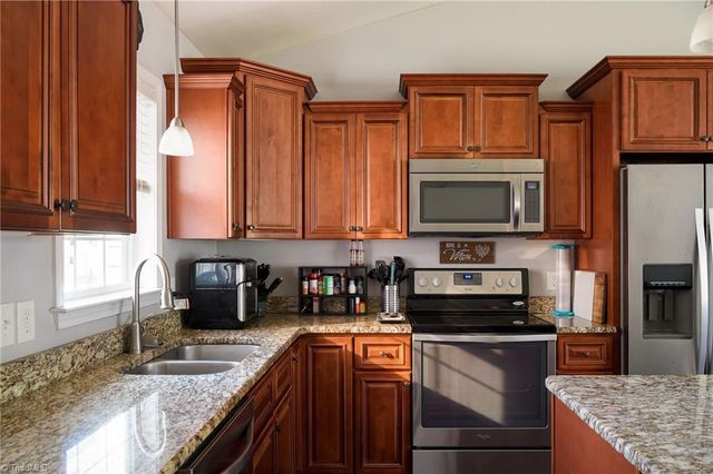 535 evergreen Trail, Thomasville, NC 27360