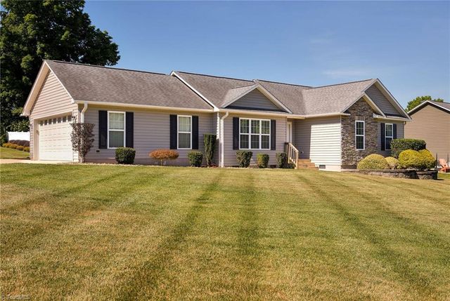 535 evergreen Trail, Thomasville, NC 27360