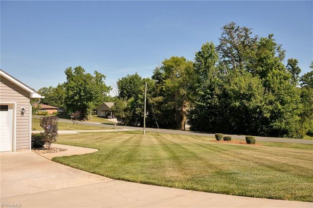 535 evergreen Trail, Thomasville, NC 27360