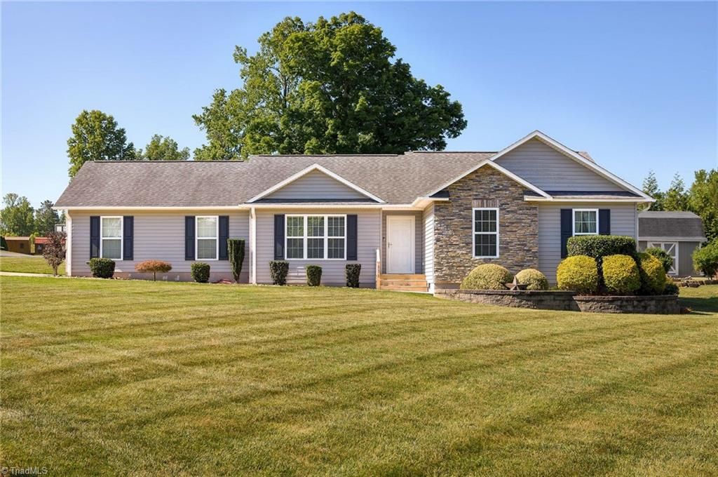 535 evergreen Trail, Thomasville, NC 27360