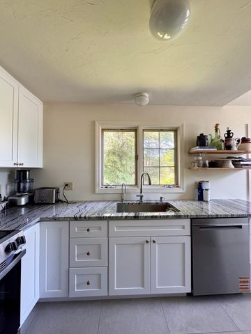 12 Birchwood Lane 12, Hopkinton, MA 01748