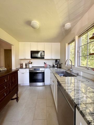 12 Birchwood Lane 12, Hopkinton, MA 01748