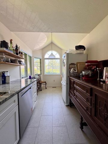 12 Birchwood Lane 12, Hopkinton, MA 01748