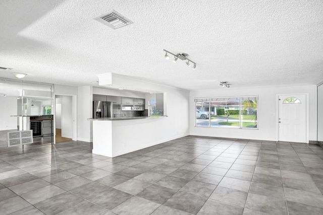 2632 SE 10th Court, Pompano Beach, FL 33062