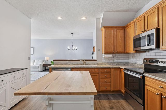 11708 85th Place N, Maple Grove, MN 55369