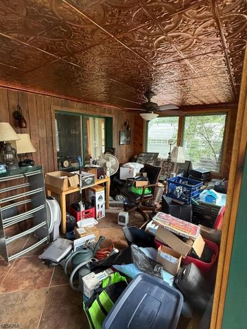 11 Skytop Rd, Hopatcong Boro, NJ 07821