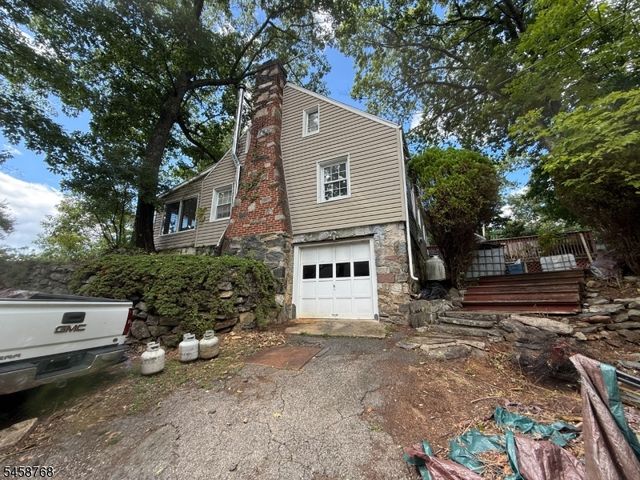 11 Skytop Rd, Hopatcong Boro, NJ 07821