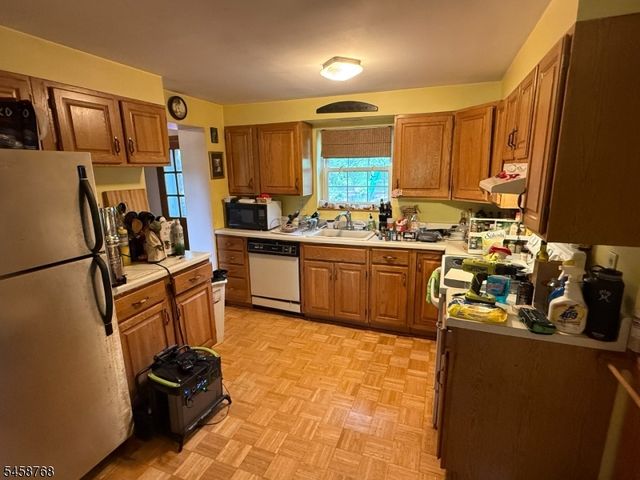 11 Skytop Rd, Hopatcong Boro, NJ 07821