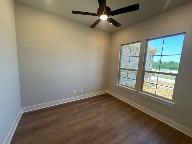 711 Water Side Drive, Van Alstyne, TX 75495