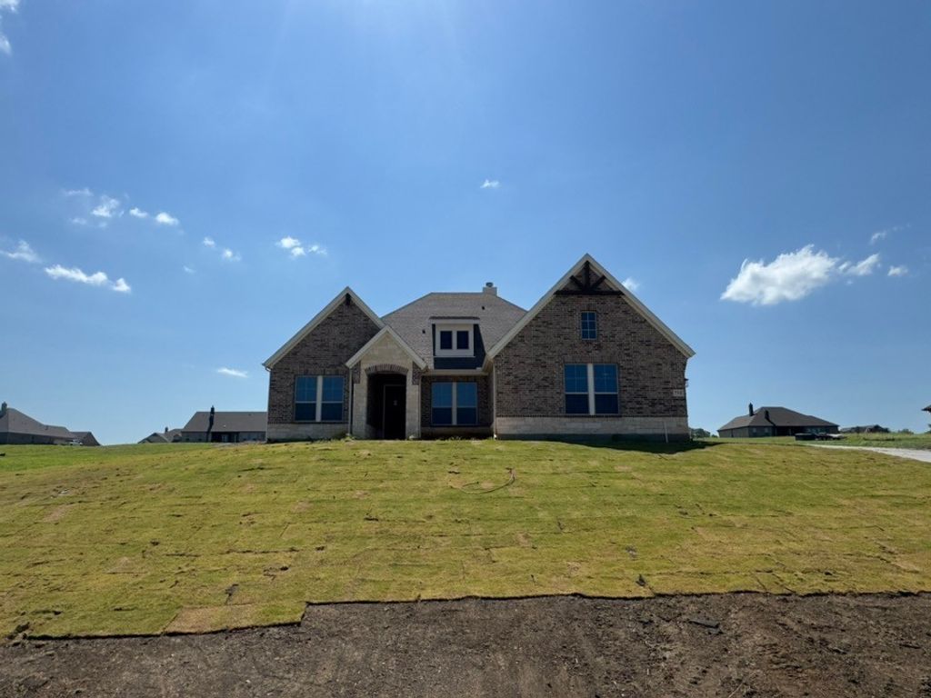 711 Water Side Drive, Van Alstyne, TX 75495
